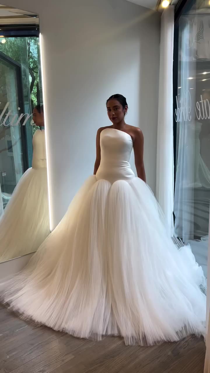 Our @marmarhalim trunk show has arrived! 🤍