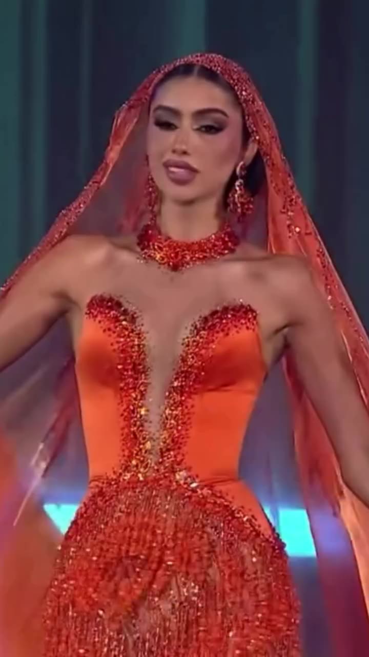 Señores @petyjuareze me encantó..!! Su velo, su corona, su vestido, sus…