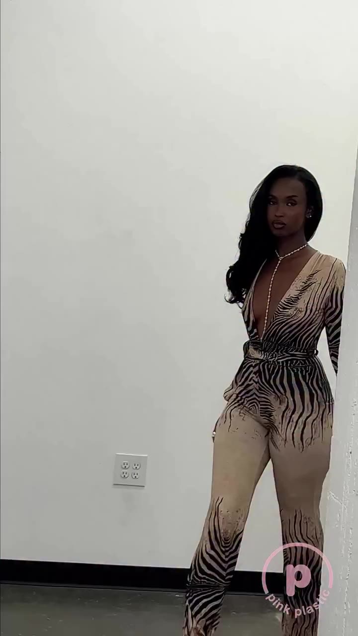 Restock just dropped 🖤✨ Grab your Venus Jumpsuit while it lasts. XS-3XL now…