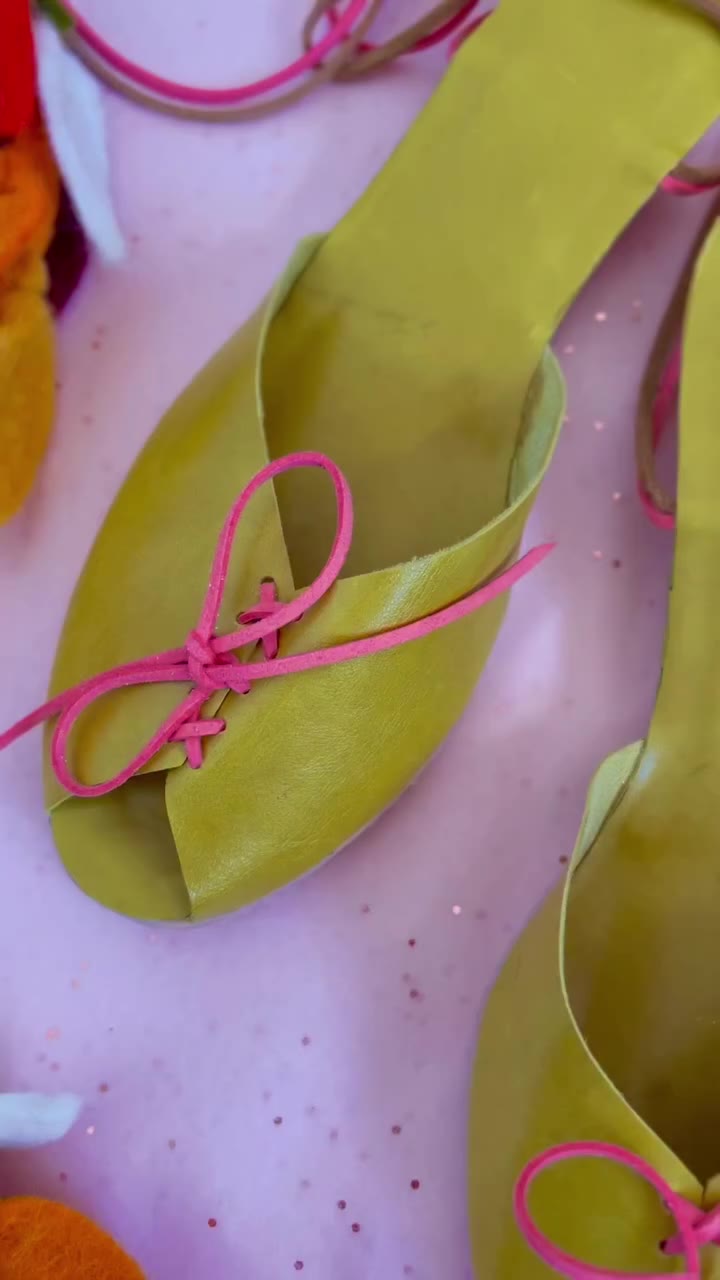 SOLD exclusively on IG! And…. we’re back! A very special pair. If you know…