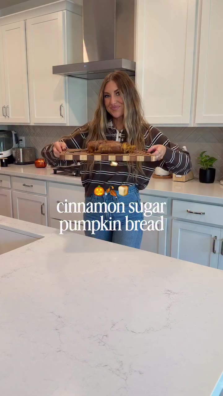 Cinnamon Sugar Pumpkin Bread 🎃🍂🍞 Omg it’s sooo good 🤌🏼 Save for your next…