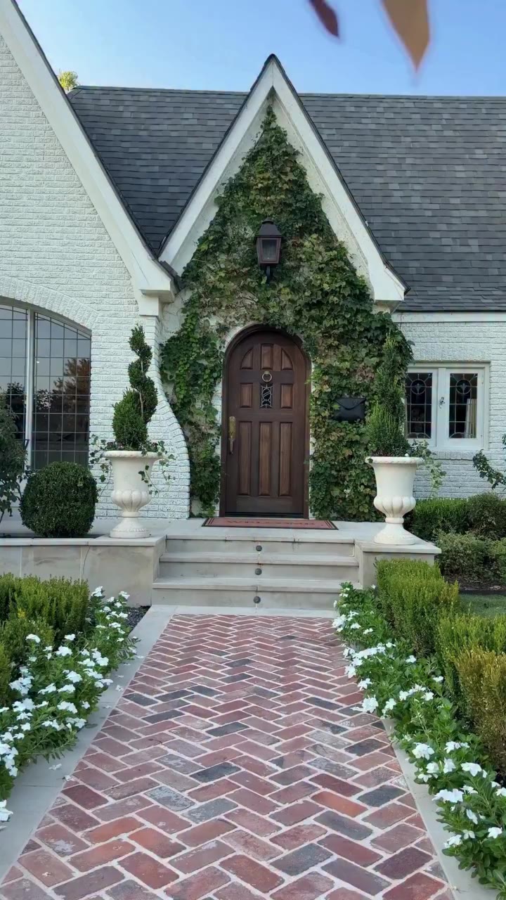 A fall front door that keeps its color. @aloprofile styled our faux florals…