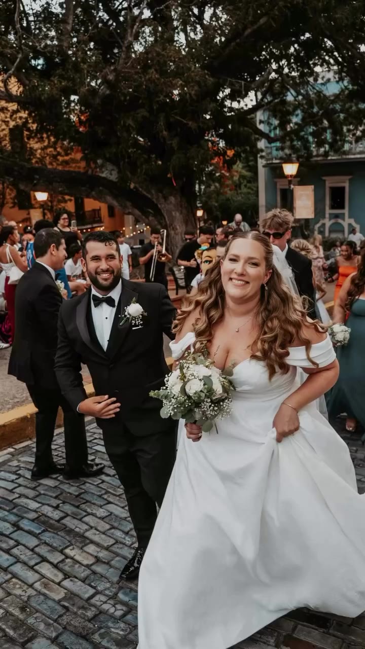 Destination wedding dreams! Kerri, we are absolutely loving your stunning…