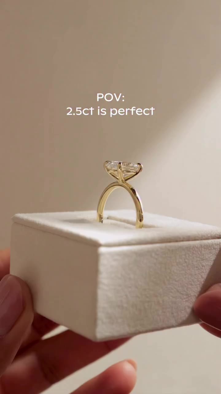 The perfect combination. 2.5ct + Oval Solitaire✨ Details: Daisy Oval Solitaire…