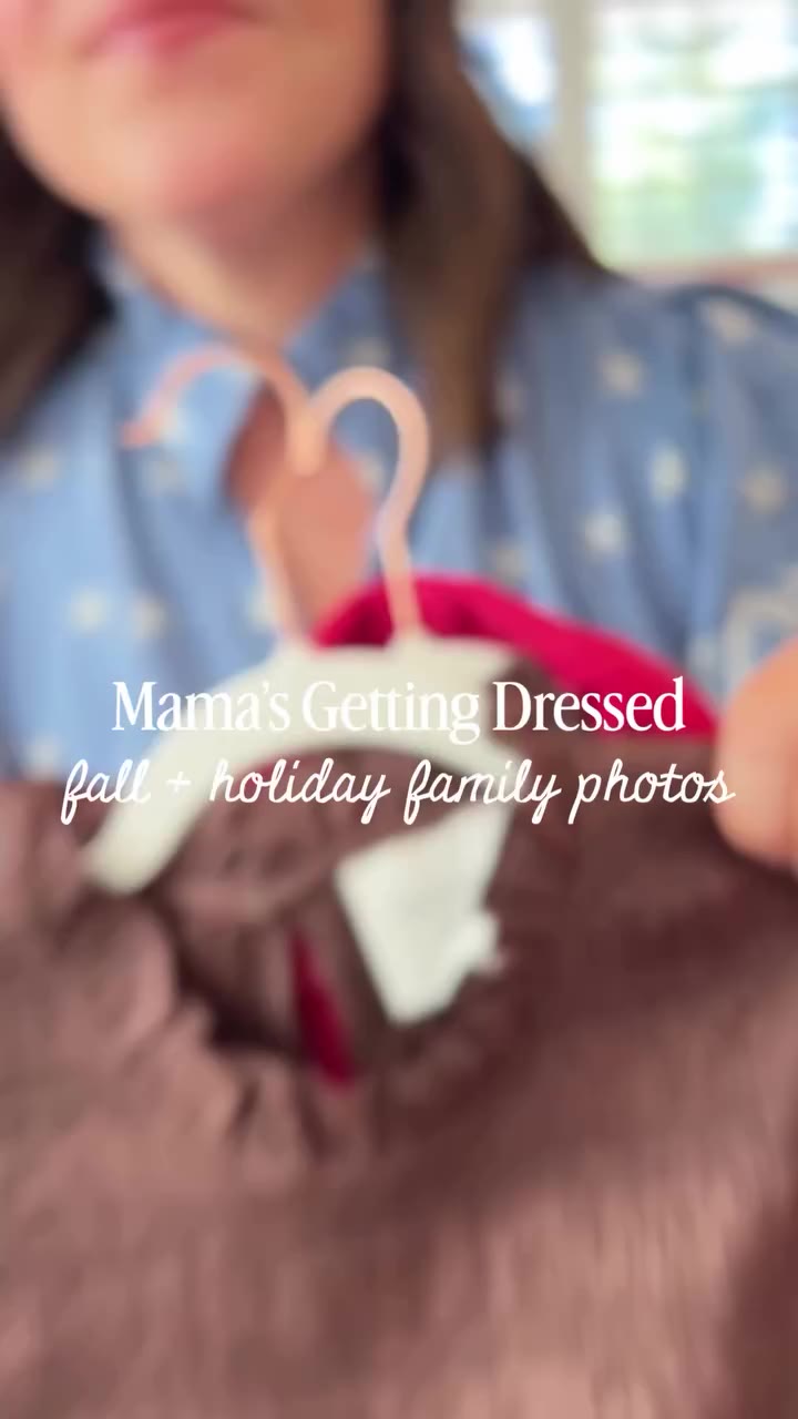 The season is upon us… family photo season!! From fall mini sessions to…