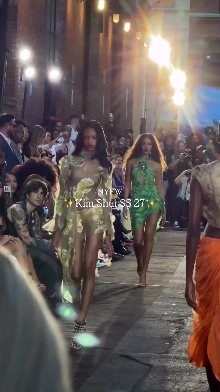 All of the feathers and fringe were a dream. @kimshuistudio #nyfw…
