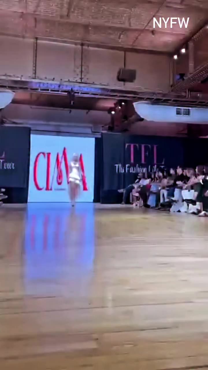NewYork Fashion Week Model @laura_bianca_collins #nyfw #laurabiancacollins…
