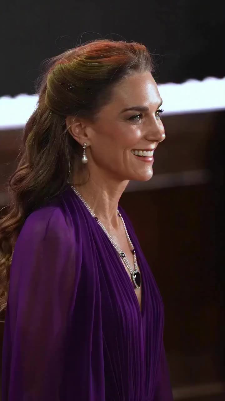 💜 La princesa de Gales volvió a deslumbrar en Londres, esta vez acompañada…