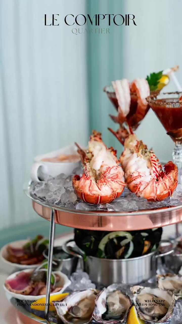 𝐏𝐥𝐚𝐭𝐞𝐚𝐮 𝐝𝐞 𝐅𝐫𝐮𝐢𝐭𝐬 𝐝𝐞 𝐌𝐞𝐫. Generously arranged and served…