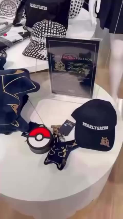 . ポケモンとの2回目のコラボレーションが実現❣️ 前回とはガラリと印象を変えて〈パーリーゲイツ〉らしいトラッドと「ポケモン」の共演。…