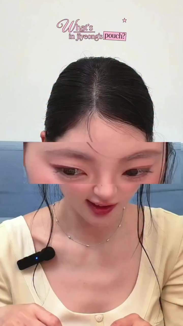”근데 이거… 잠깐 보여줘도 되나?“ 𝑾𝒉𝒂𝒕’𝒔 𝒊𝒏 지영‘s 𝑷𝒐𝒖𝒄𝒉? #인간롬앤 지영의 추구미 변천사부터…