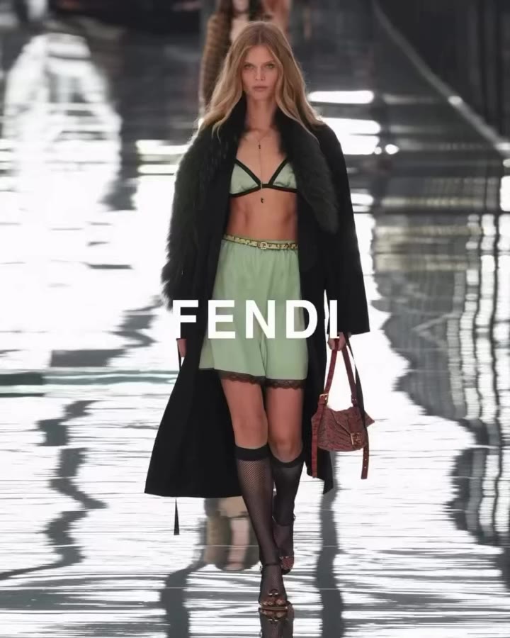 I D A ⭐️ TALENT @idaheiner WALKING FENDI @fendi #milanfashionweek Designer…