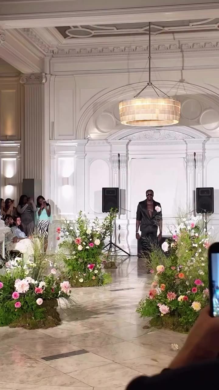 London fashion week @dejonnoelwilliams walking for @oliviablackfashion