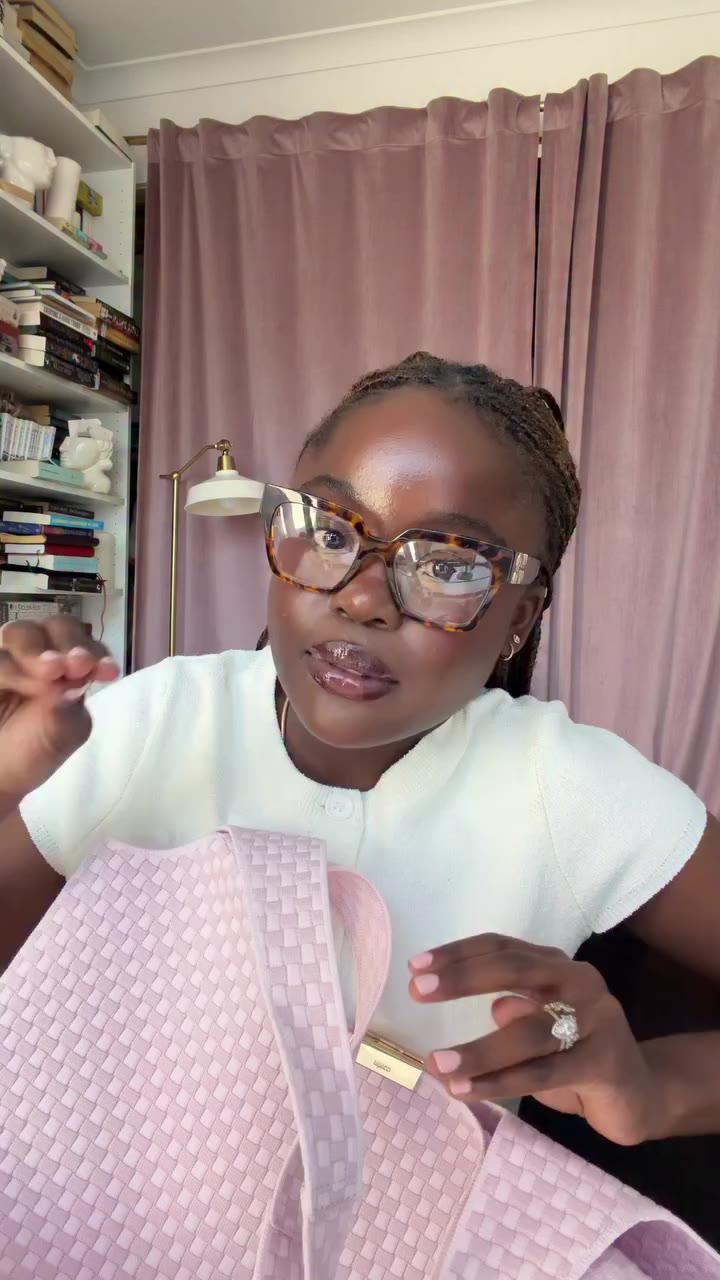 The official girl on the go hack is pouches! @_mimco OG pouch specifically! *ad