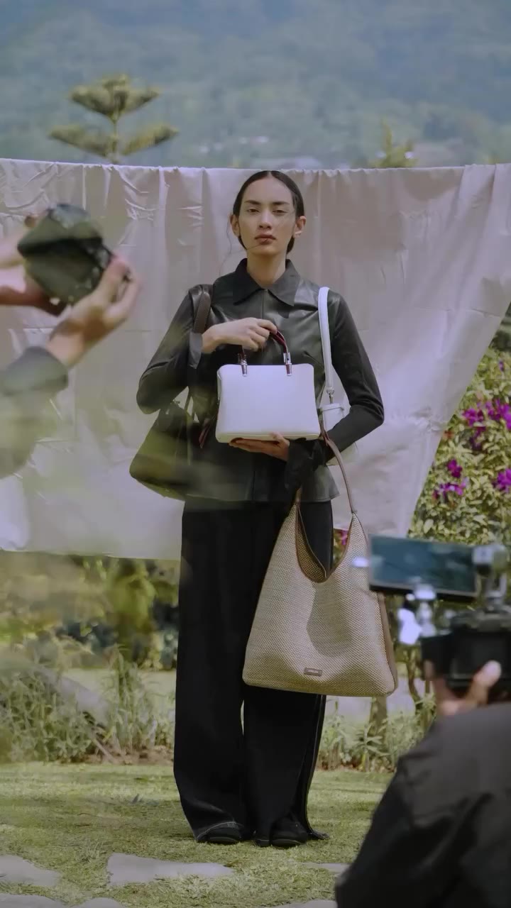 When the bag makes you the main character. #Oneda #womenbags…
