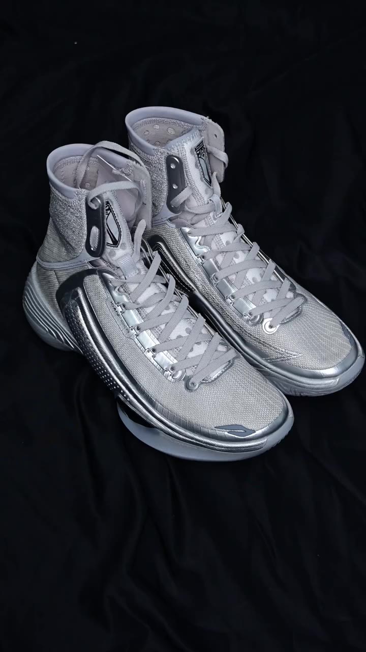 Silver catches the eye. Shop the ANTA SNEAKERVERSE SV Eclosion Type1 'Silver'…