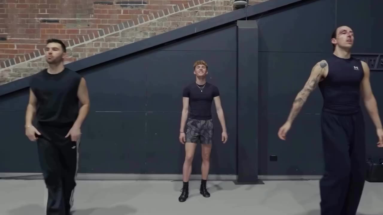 #DucsUp! 🕺🕺🕺 Dancers : @tim.haskayne @ryanophel @dimitri.raptis…