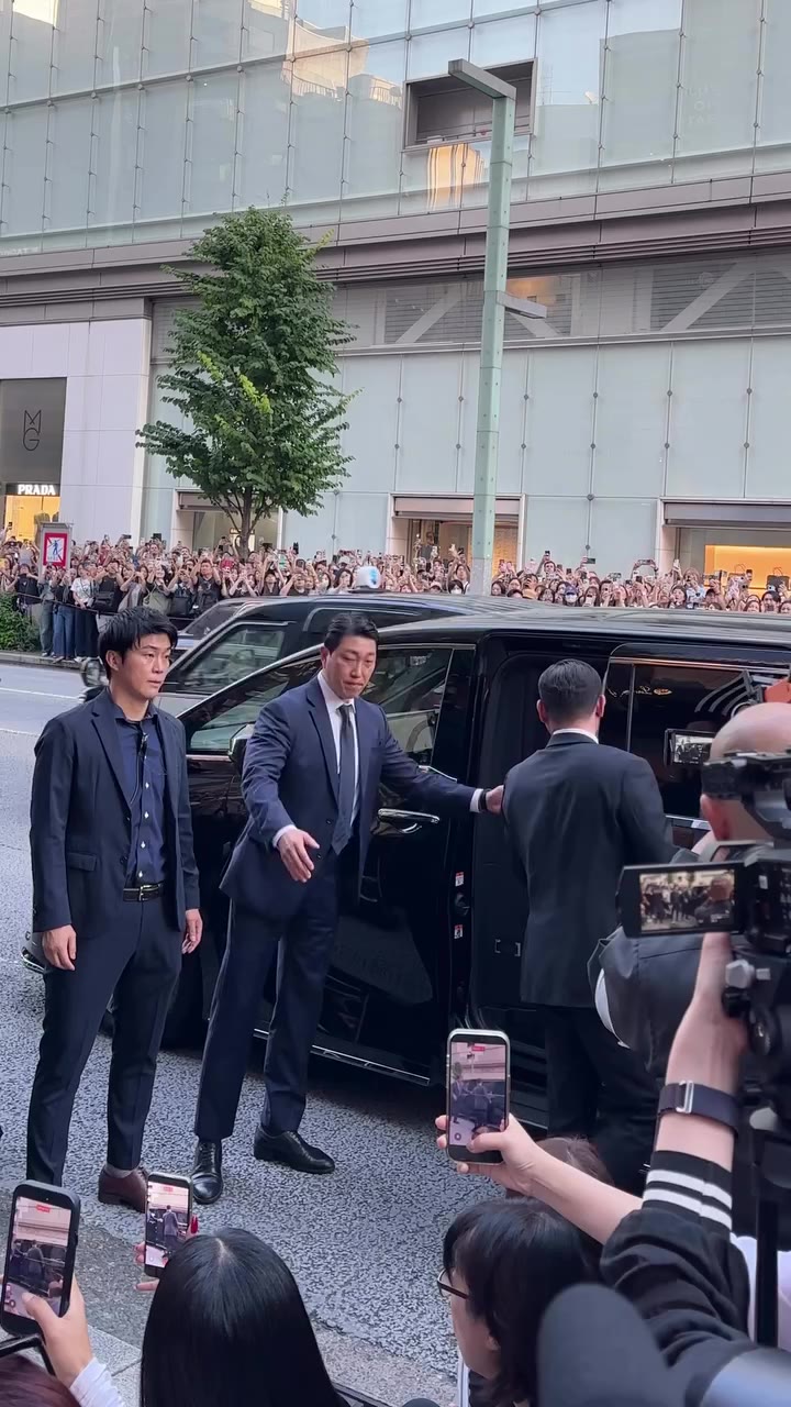 @hublot 銀座ブティックに BTS のメンバーであり、 HUBLOT グローバルブランドアンバサダーの @mnijungkook が初来店👀…
