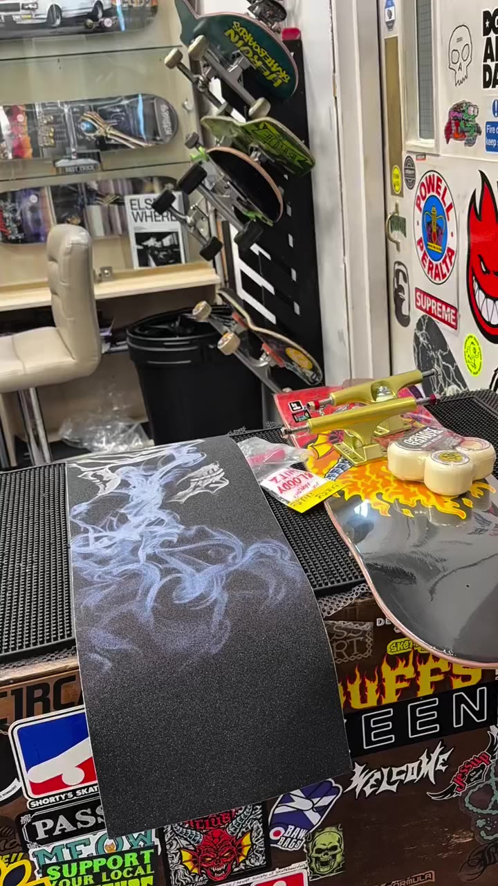 Stranger things buildlapse 🛠️🛹 @jjbdude @santacruzskateboards @boneswheels…