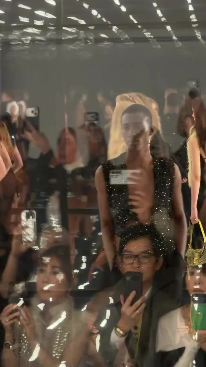 @fendi having the audience see their own reaction to SS27 through the use of a…