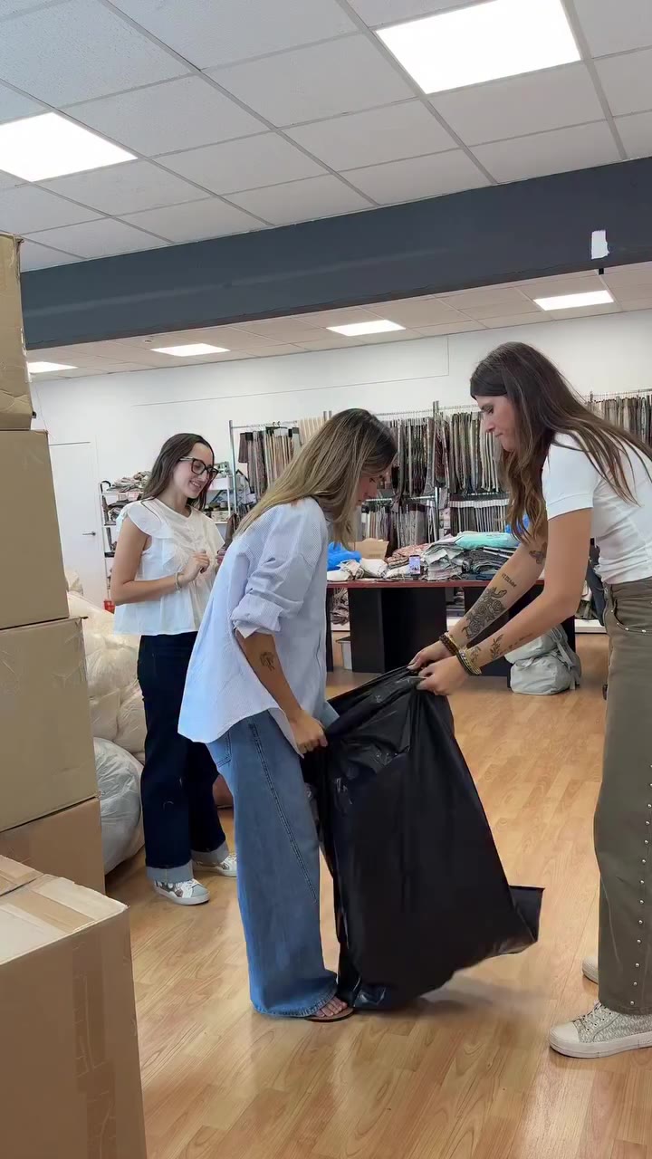 No hay un día que no queramos hacerles bromas 🤣🤣 Perdónanos Candy, te…