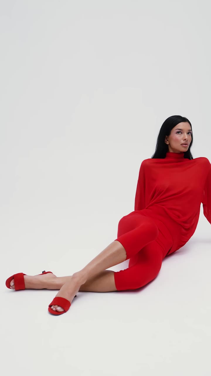 A little pop of red goes a long way. ❤️⁠ ⁠ Valonia in Red Suede bringing the…