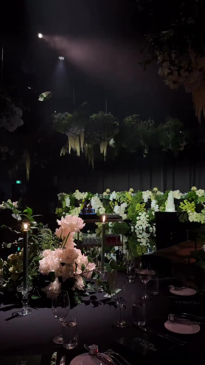 NICHOLE + MICHEL Styling, Planning + Coordination: @melissadcruzfloral…
