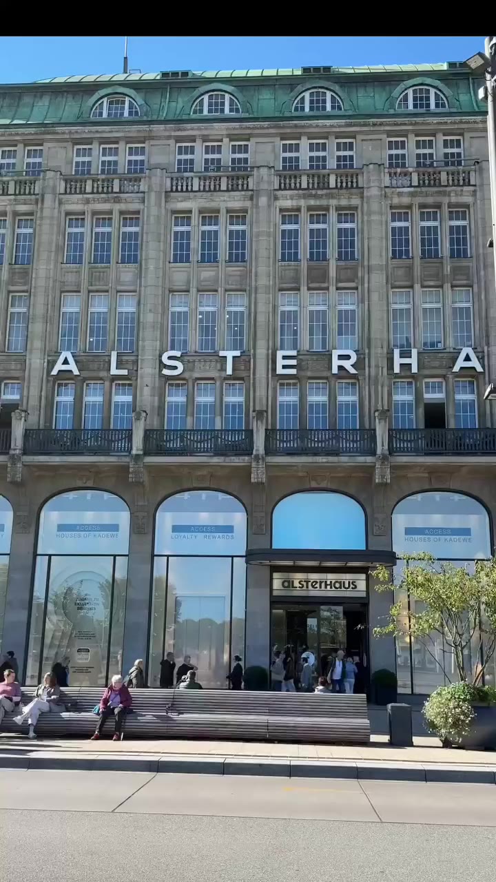 15 minutes at Alsterhaus. Here’s where to start.⁠ ⁠ Discover the Beauty Studio…