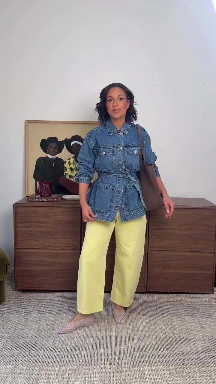 Basics, but never boring. A yellow barrel-leg pant.. You know I had to 💛…