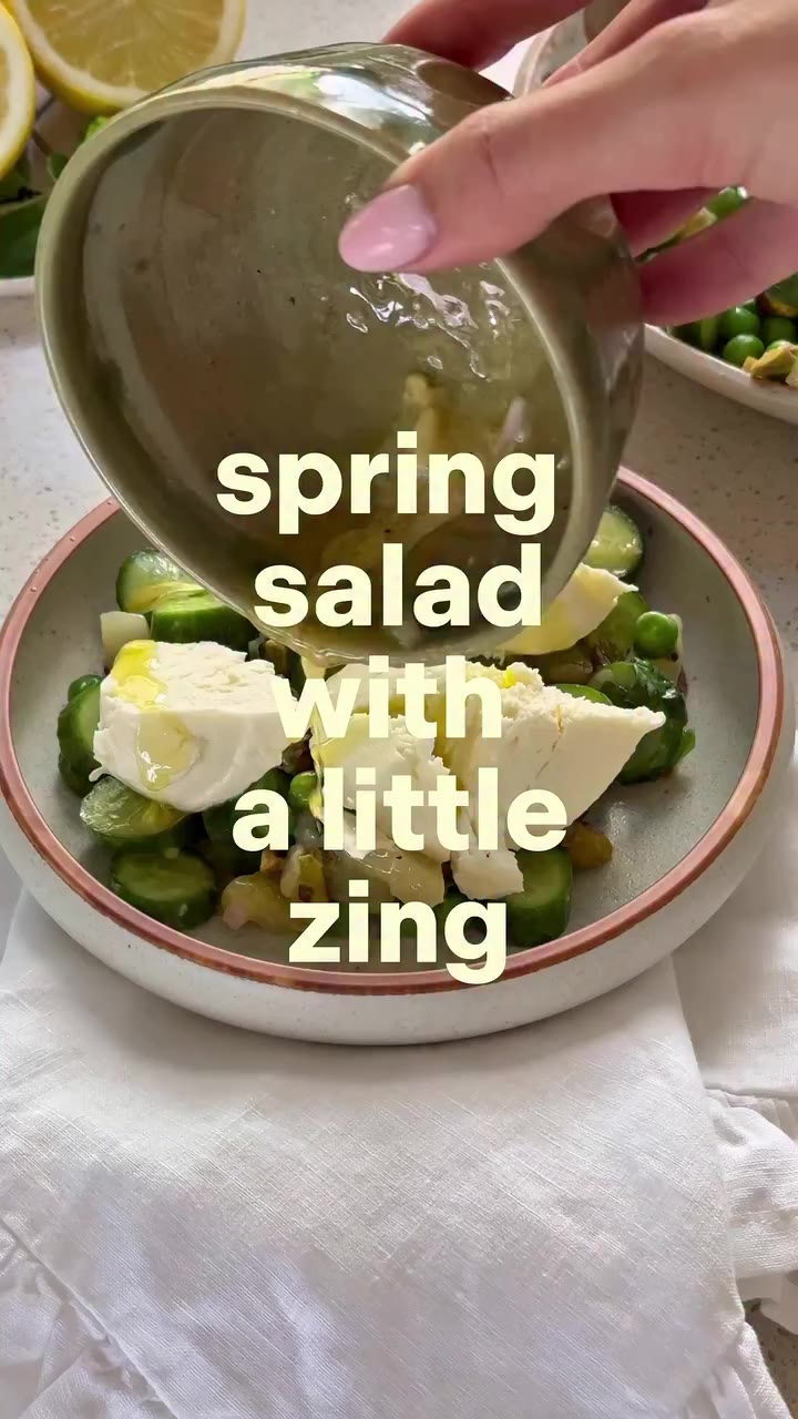 Lemony Kiwi, Pea & Buffalo Mozzarella Spring Salad 🥝 Ingredients: 2 mini…
