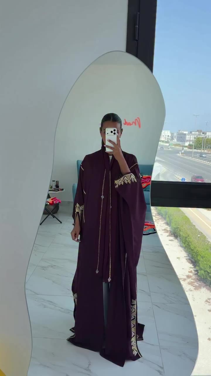الله على جمال شغل هل عبايه❤️‍🔥❤️‍🔥 فخمه في الصج وتفاصيلها خيااااال🥹 للطلب…