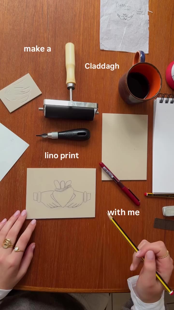 Okay, this was fun 😋 Introducing our new lino printed Claddagh postcard…