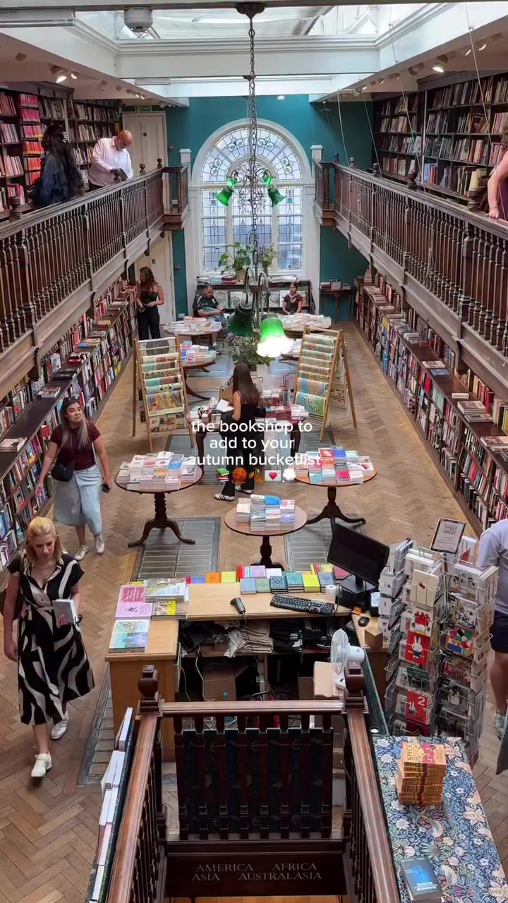 the cosiest bookstore in london 📚☕️💭 📍Daunt Books, Marylebone Highstreet