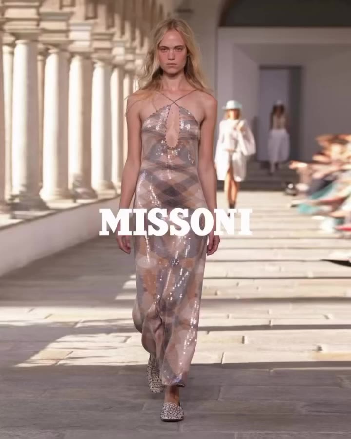 R I K K E N O R A ⭐️ TALENT @rikke.nora WALKING MISSONI @missoni…