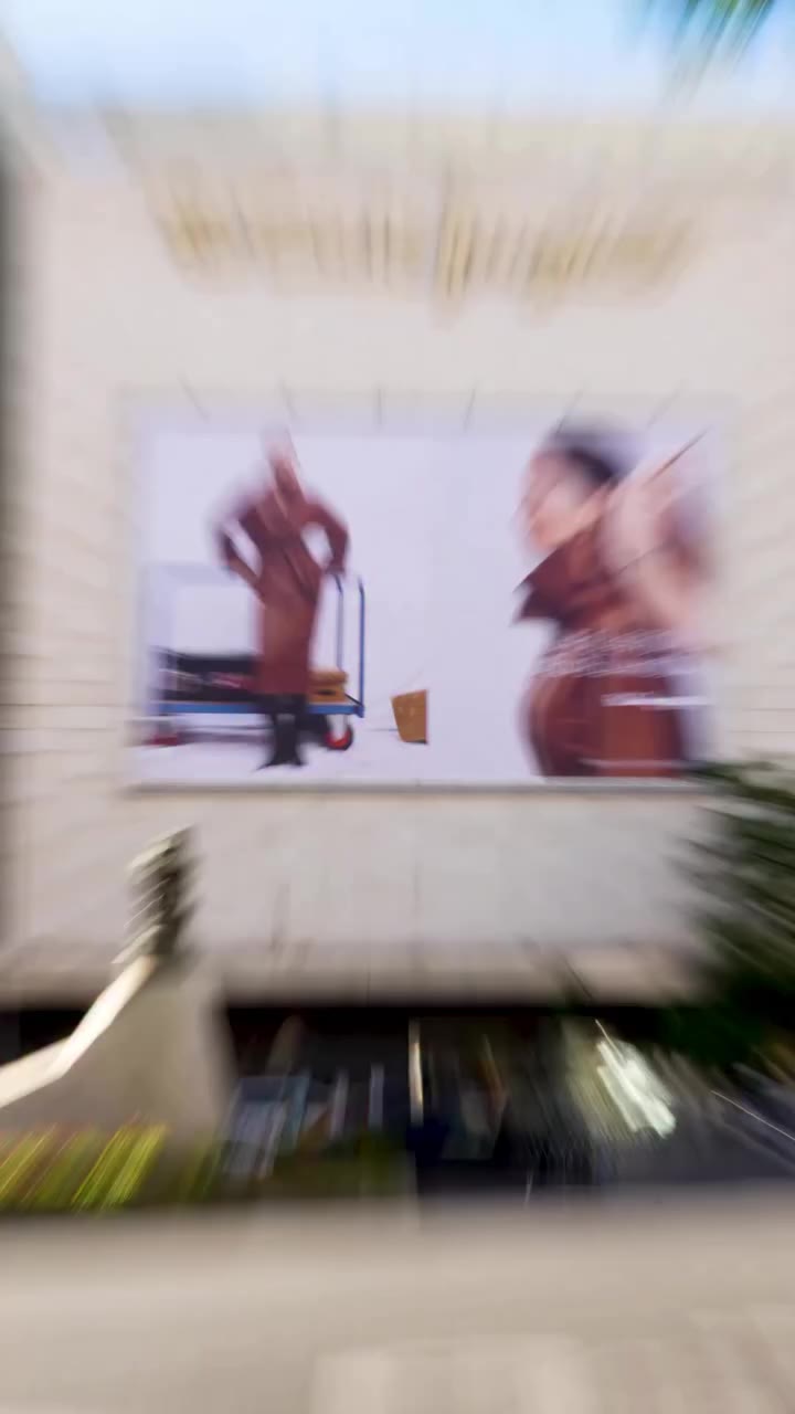 Vuelve el otoño a la ciudad. Vuelve la moda con @adrianalima.