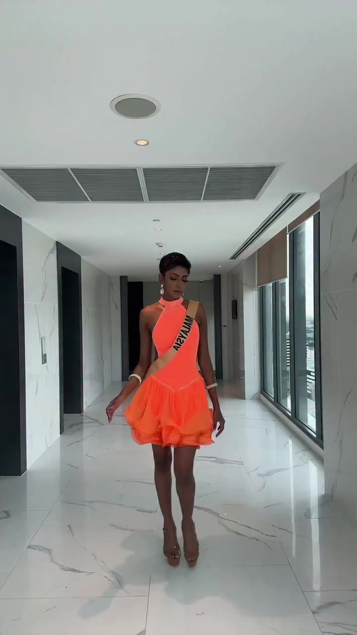 Orange? I can work it!! Pop of color never a problem 💯🔥✨ Grand Talent 🧡 MGI…