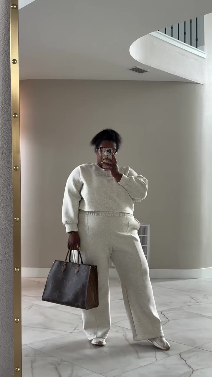 Sweater weather looks good on me. 🍂🤎 Cozy, cute & officially in my favorite…