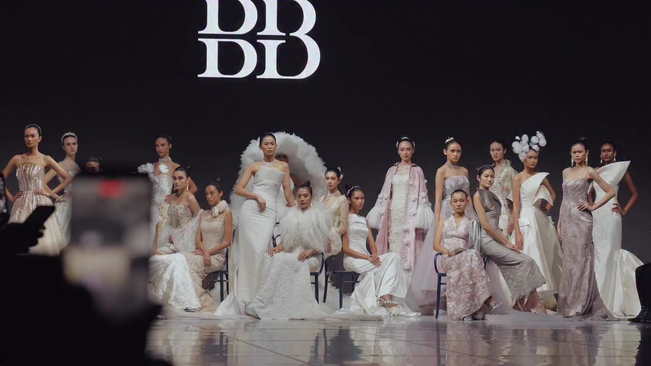 At JFW 2026, 104 designers shared one runway and brought tradition and…