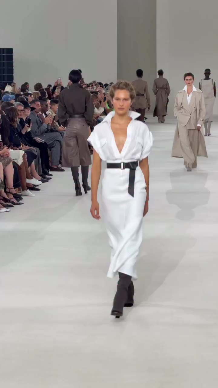 Kreativdirektor @Ian_Griffiths1 präsentiert im 75. Jubiläumsjahr von @MaxMara…