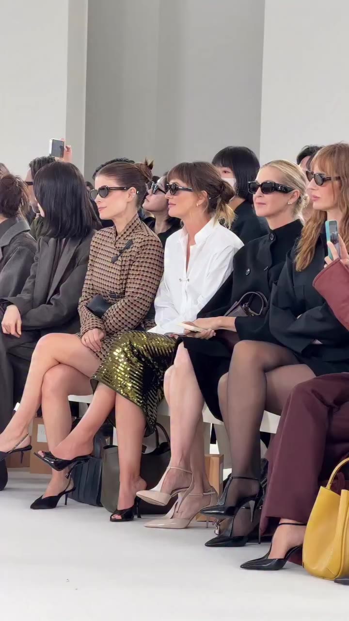 Thank you @maxmara for the #GossipGirl reunion we all needed! Max Mara kicked…