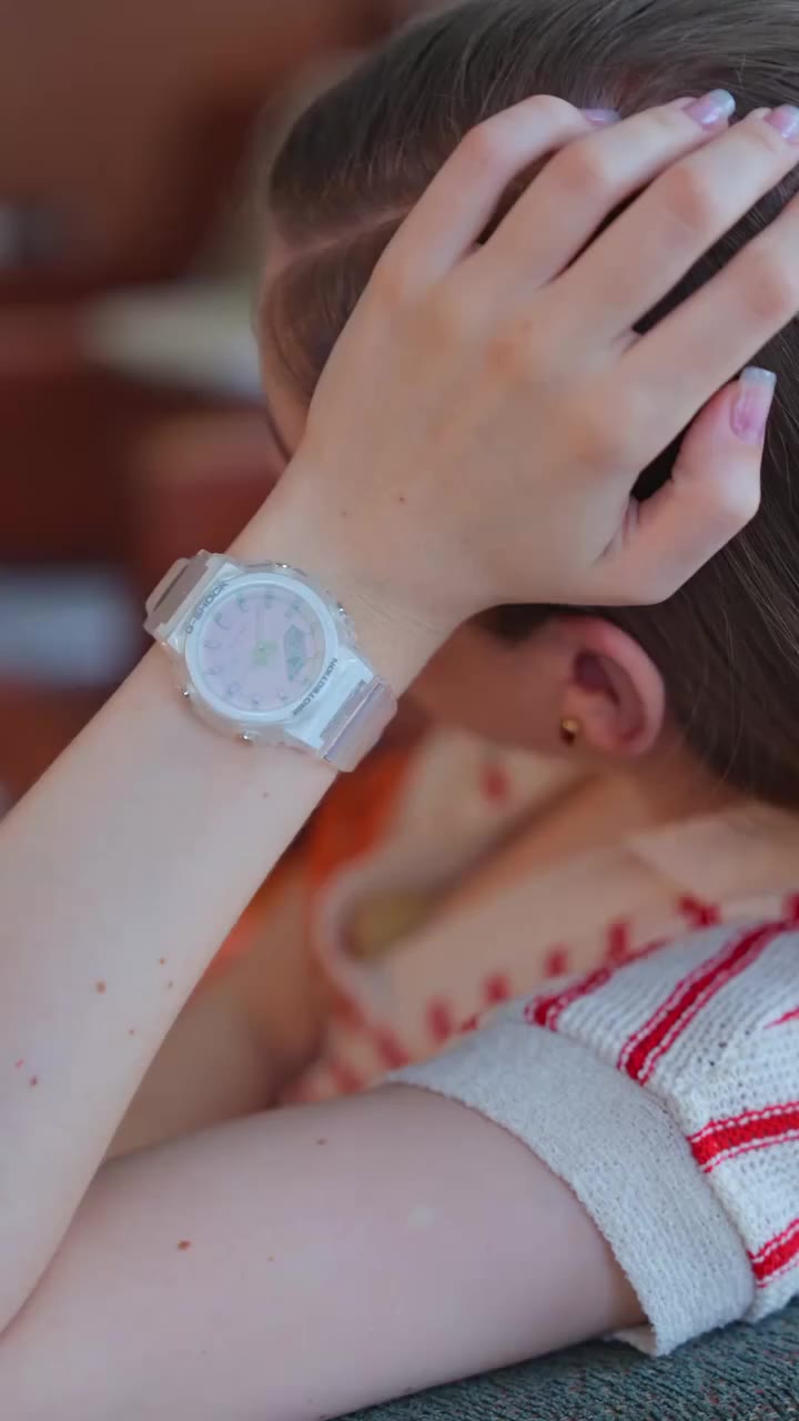 A pretty watch you can sit back and relax with. Made with both comfort and…