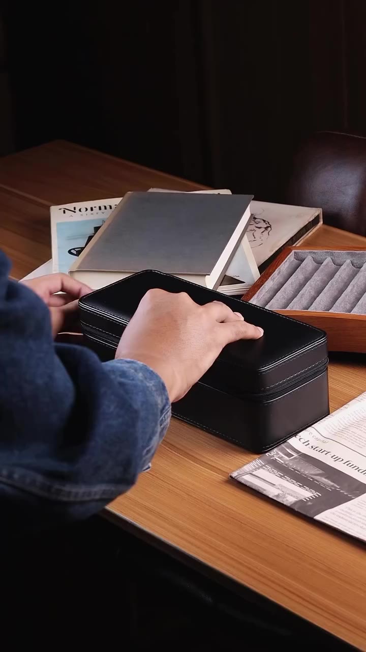 Meet the new AQH 4 Slot Rectangular Watch Case, designed for collectors who…