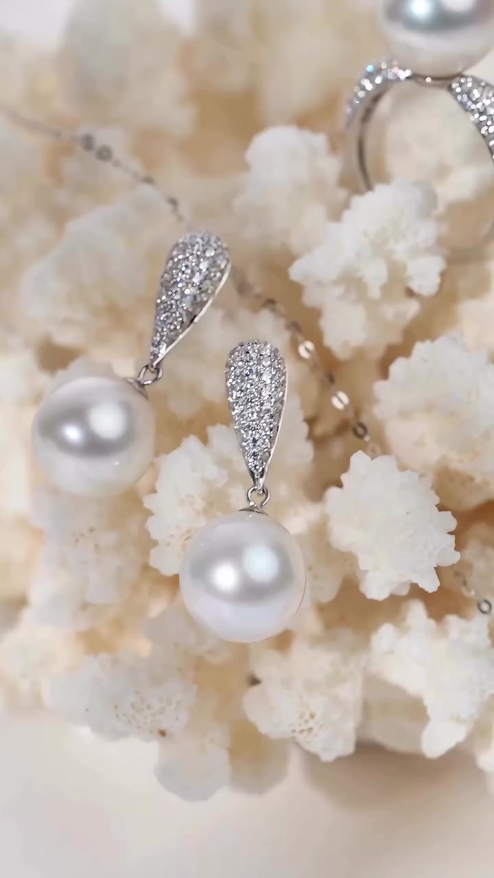 Australian pearl earrings: the queen of gems. With a silky luster and trendy…