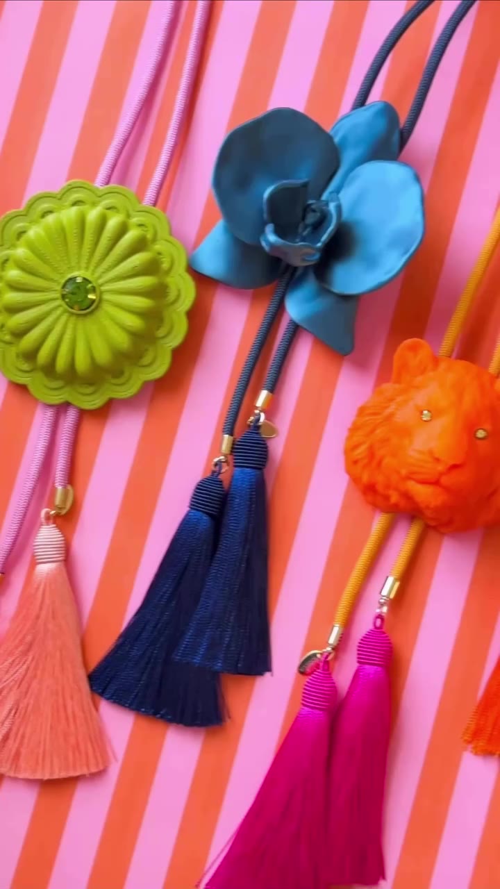 The accessory you grab for when you can’t get enough color 💗