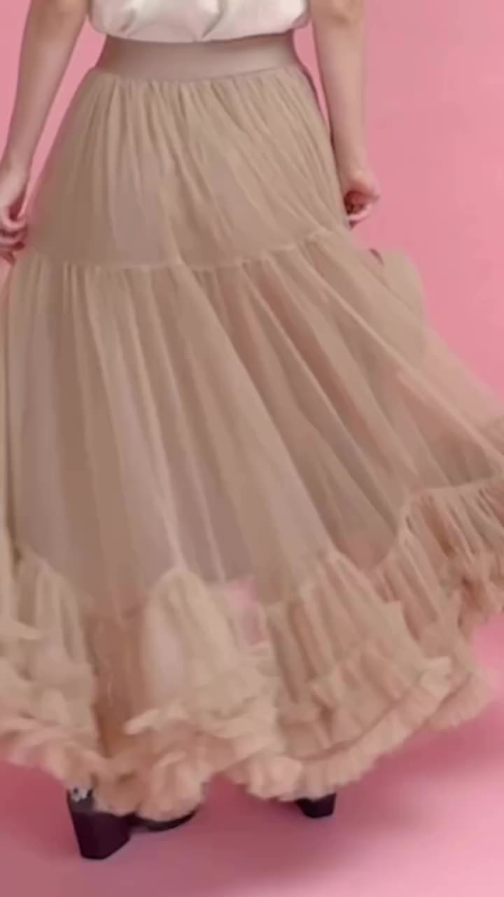 目線、釘付け…♡🎀 ふわっと広がる贅沢なボリューム感に、思わず見惚れてしまうチュールスカート。…