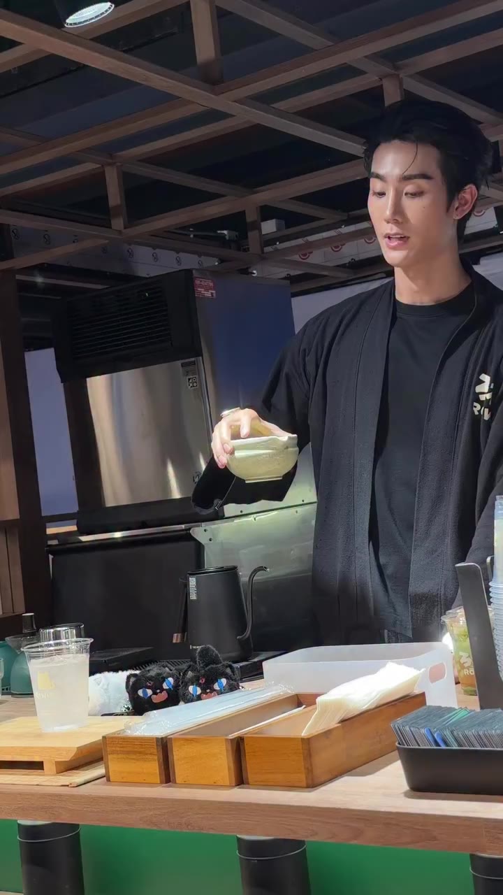 #fforce_ ที่ร้าน Rowies Coffee | Rowa Matcha ชั้น 2 สยามเซ็นเตอร์ 💙💚…