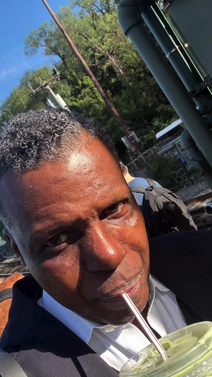 Good Day…Sunshine…that’s right! It’s a gorgeous fall morning on the Hudson …