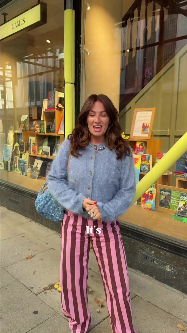 It’s publishing day!!! 🥹📚✨ As soon as the stores opened this morning I was…