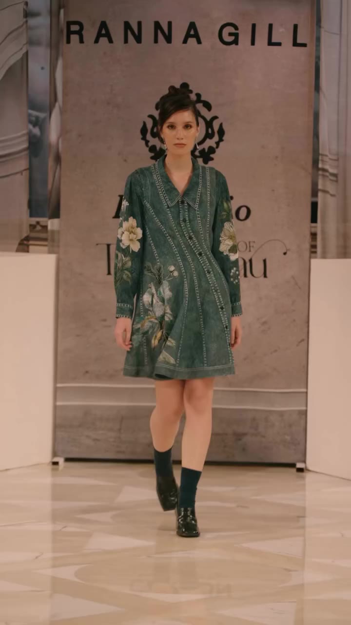 Florals, with a more tailored point of view. At Treasury of Trousseau, Ranna…