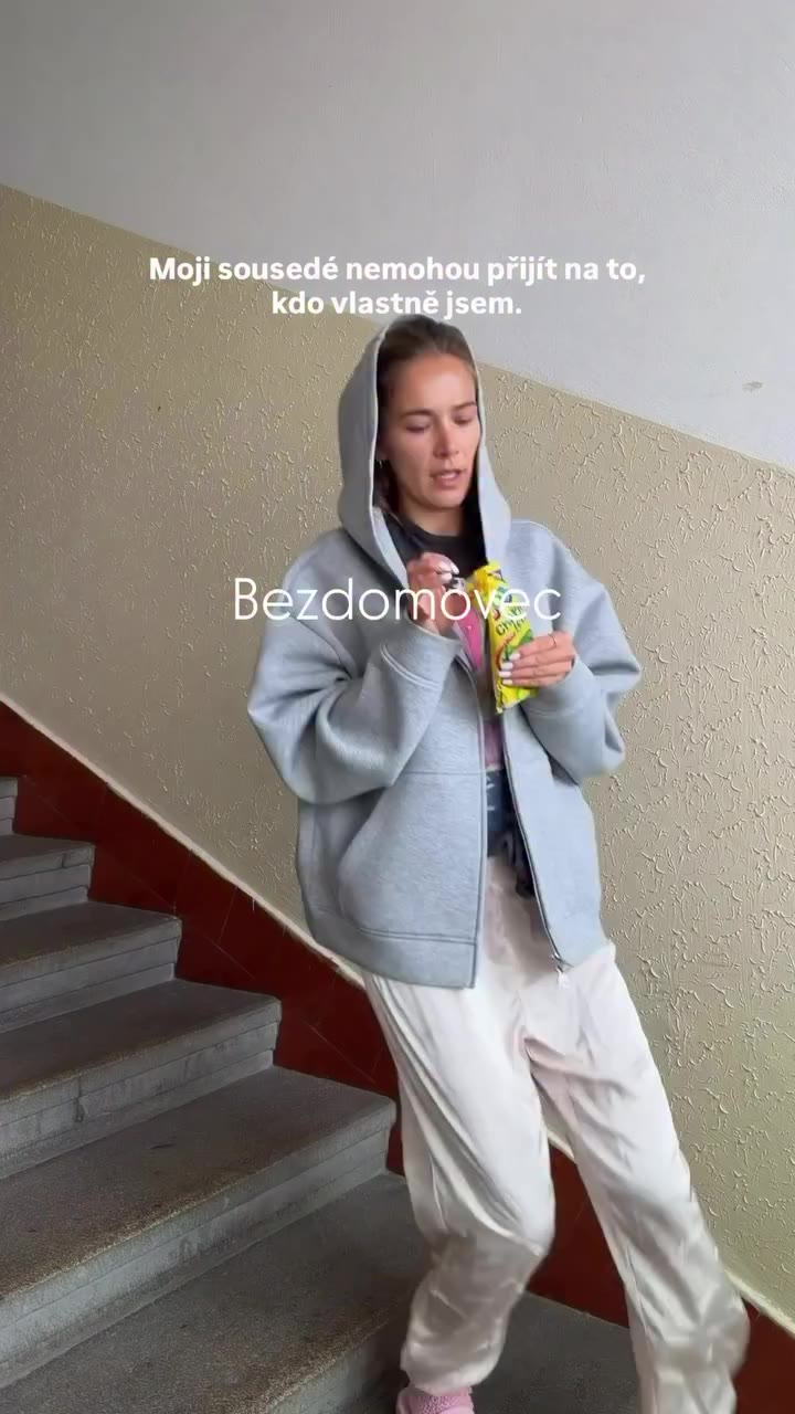 Moji sousedi se nemůžou dopočítat, kolik nás v tom byte vlastně bydlí 😅 Ale…